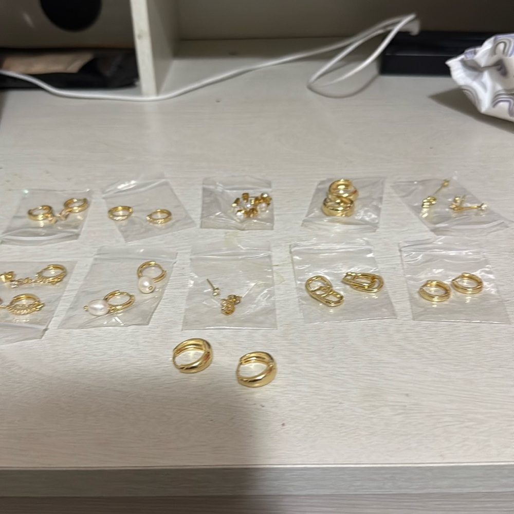 gold earrings